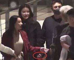 明星牵手爆料最新视频播放,甜蜜瞬间引网友热议 第1张 明星牵手爆料最新视频播放,甜蜜瞬间引网友热议 第1张